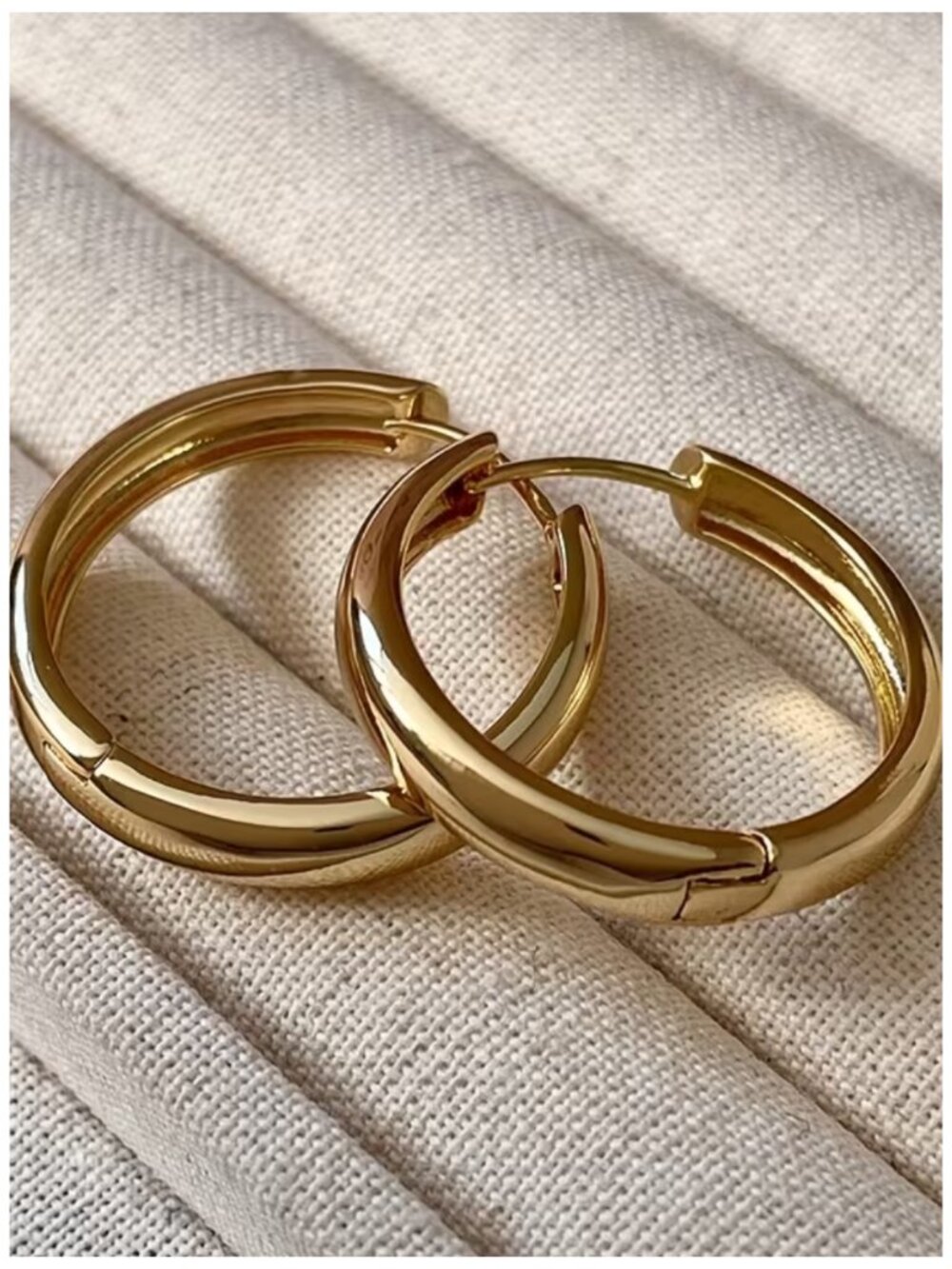 Minimalist Hoop Earrings 18K Gold over Stainless Steel Hypoallergenic Anti-Fade